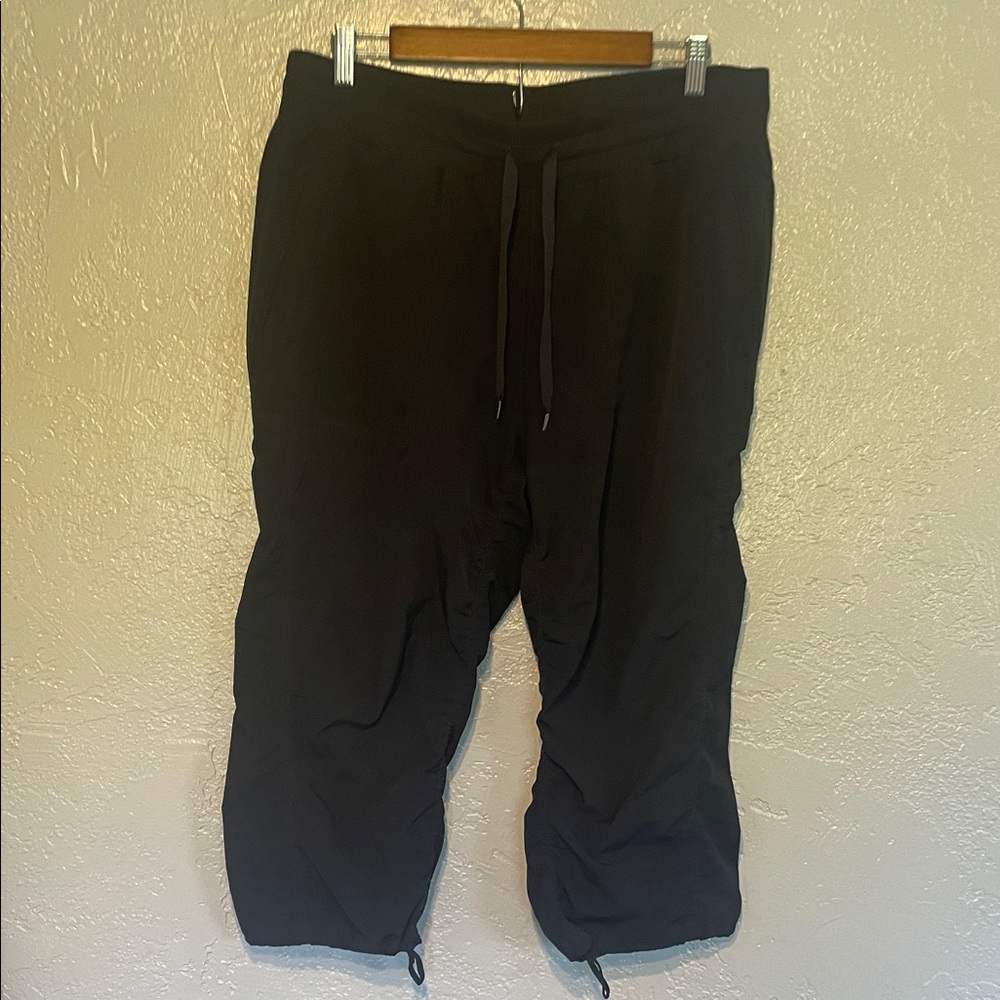 Reebok Women's navy blue Capris